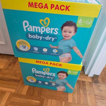 lot 2 carton couches Pampers taille 6