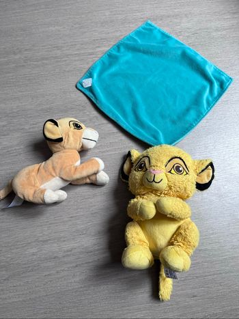 Doudou Simba + peluche très bon état
