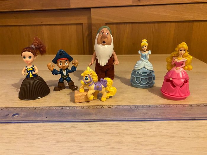 Jouets figurines princesses Disney aurore cendrillon nains pirates bouton d’or raiponce - photo numéro 6