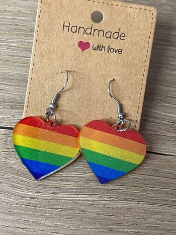 Boucles d oreilles coeur arc en ciel acrylique