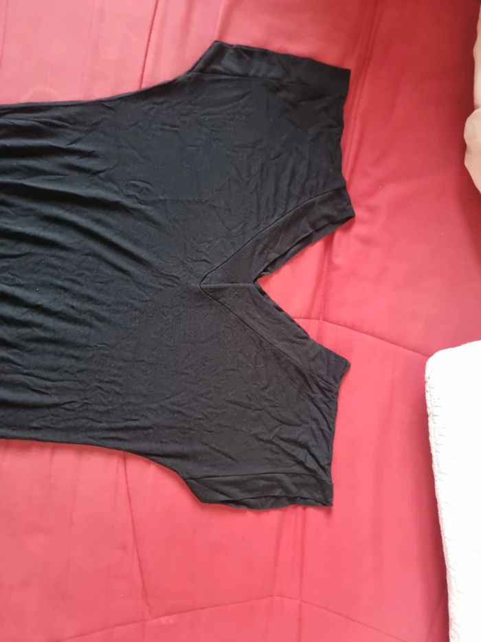 Haut noir - photo numéro 2