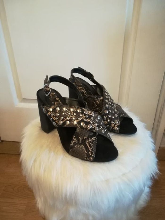 Talons New Look effet python et clous, pointure 38, NEUVES!