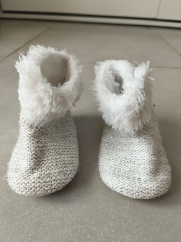 Lot chaussures et chaussons fille 6 9 mois - photo numéro 8