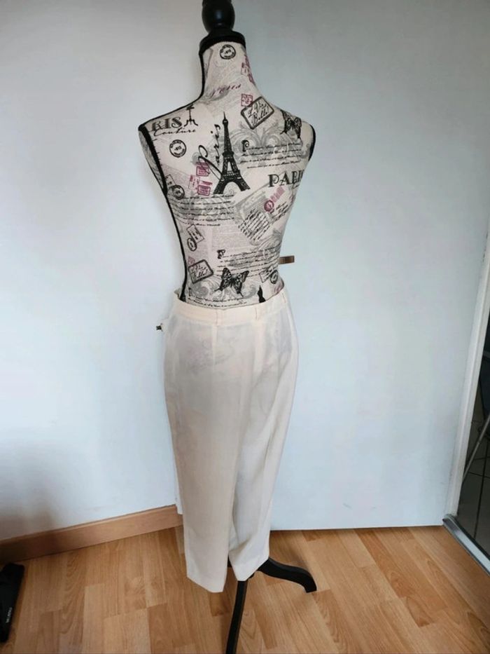 Magnifique Pantalon tailleur de couleur Crème taille 42 et de marque Gregory Pat - photo numéro 3