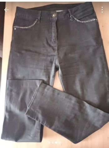 Jean noir avec stras au niveau des poches