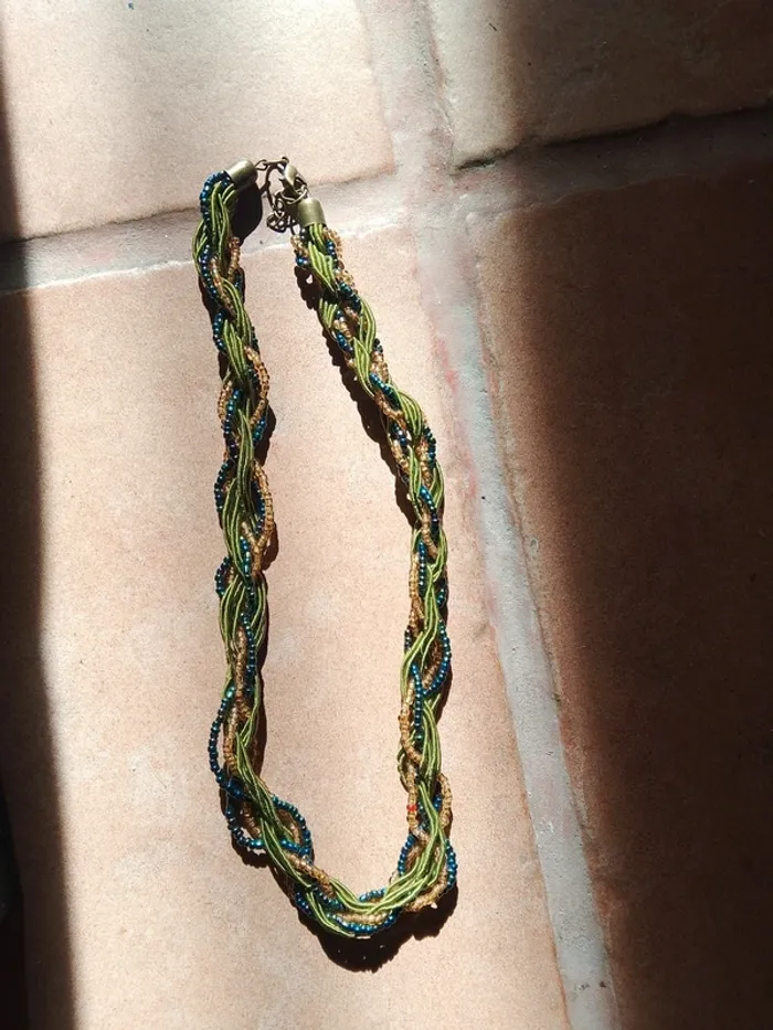 Très joli collier fait main