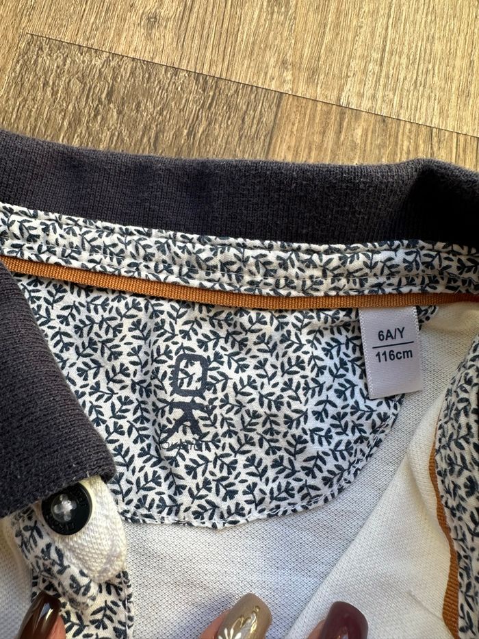 - Polo Okaidi - 6 ans  - Très bon état, mini tache dans le dos - photo numéro 3