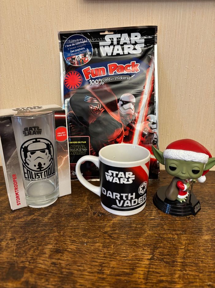univers de Star Wars : figurine Yoda, verre Stormtrooper, Tasse Darth Vader et « Fun pack »