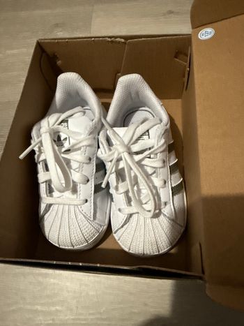 Superstar adidas taille 22 neuve