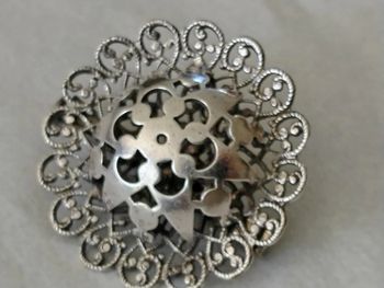 Très ancienne broche argentée.
