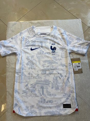 Maillot de foot Nike équipe de France collector taille 8/10 ans authentique neuf