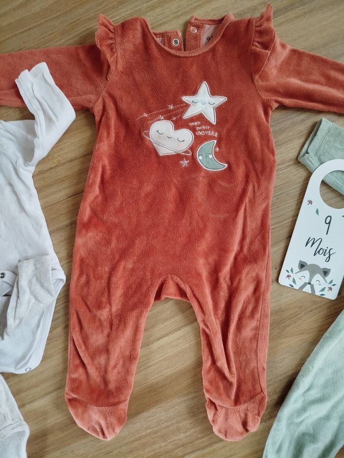Lot nuit bébé 9 mois avec 2 pyjamas + 2 bodies bébé (Gémo) - photo numéro 8