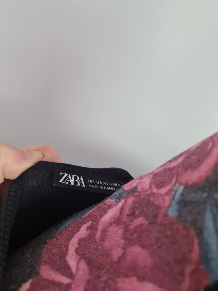 Joli haut zara noir - photo numéro 2