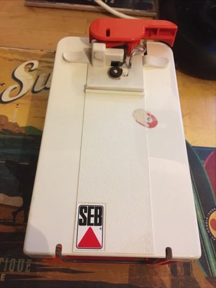 Ouvre boîte électrique de seb