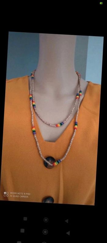 Collier beige  perles  colorés