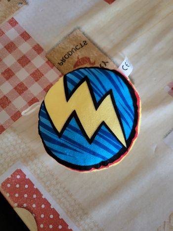 Peluche bouclier super héros