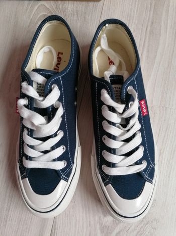 Chaussures Levi's
Pointure 38
Neuves jamais portées