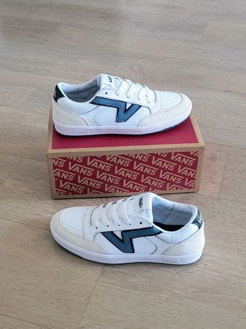 Baskets chaussures Vans old Skool taille 36.5 neuves 