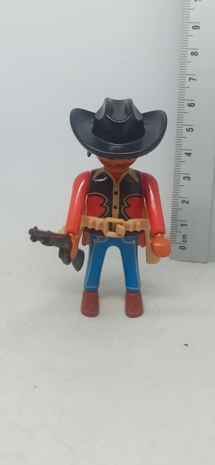 Homme Cowboy haut rouge et fusil playmobil - photo numéro 2