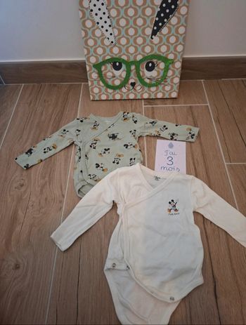 Lot 2 bodies Mickey 3 mois
