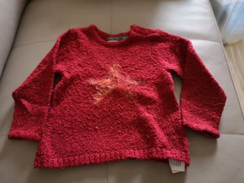Pull rouge motif étoile 23m