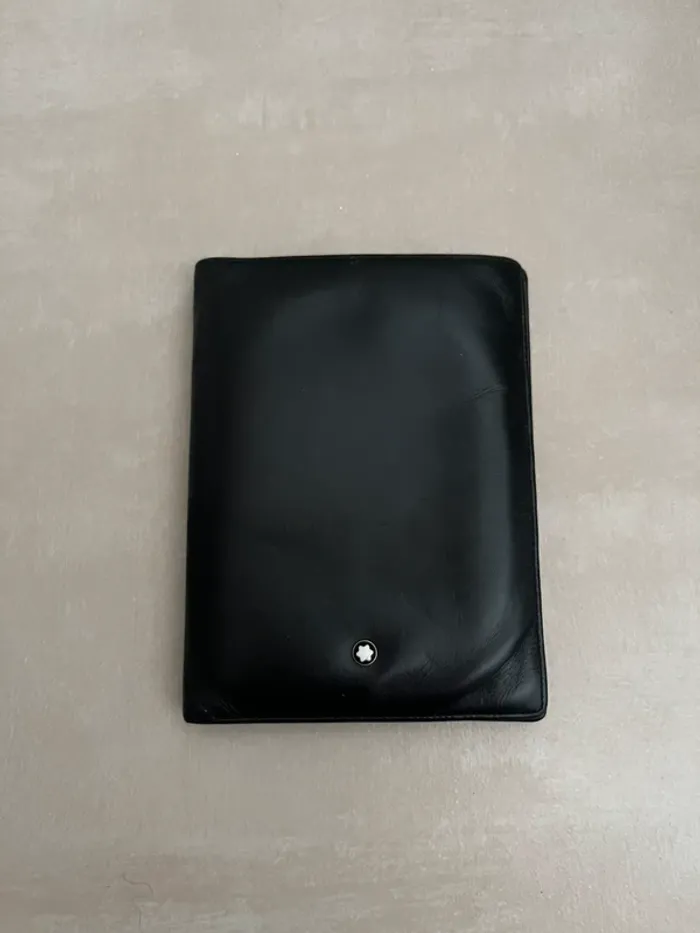 Portefeuille en vrai cuir marque Montblanc