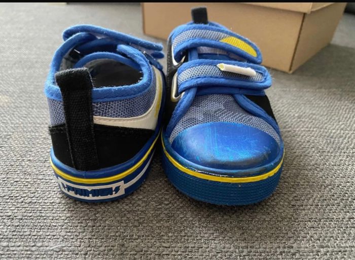 Baskets Primigi taille 22 - photo numéro 3
