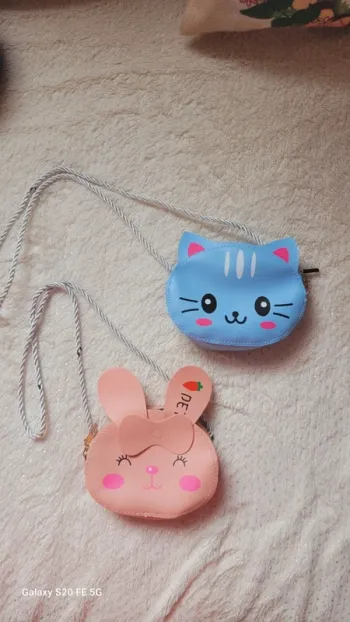 Mot de deux petits sacs enfant