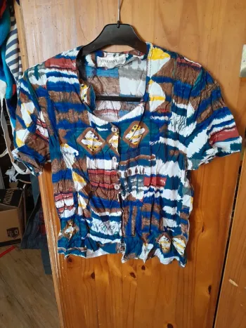 Haut avec epaulettes