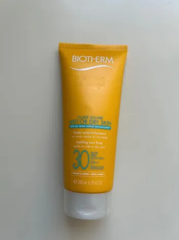 Fluide solaire Biotherm SPF 30 200ml neuf
