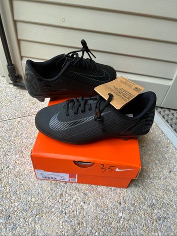 Crampons Chaussures de foot moulées enfant Mercurial Nike