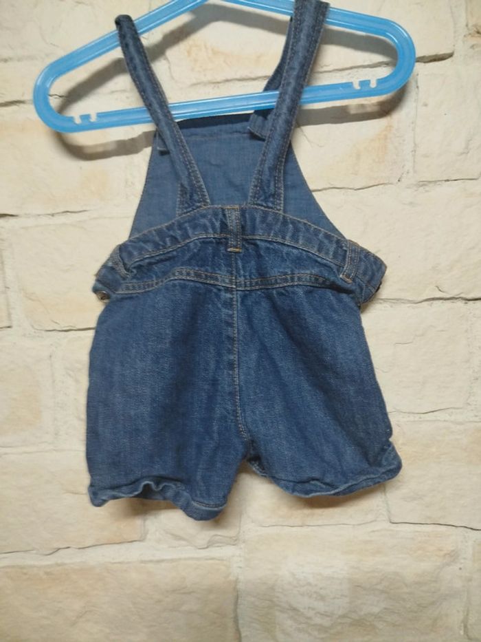 Salopette short en jean pour bébé de 12 mois - photo numéro 2