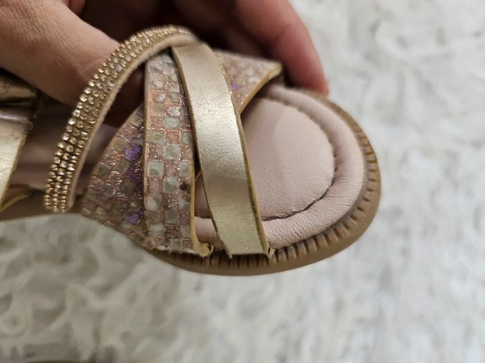 Sandales couleur or avec strass taille 25 - photo numéro 14