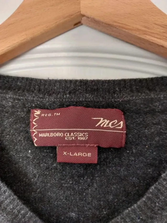 Pull noir Malboro - photo numéro 3