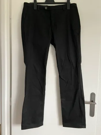 Pantalon noir homme .