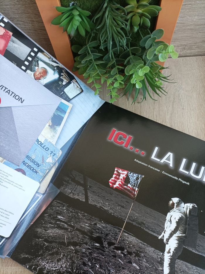 Gros Livre Ici La Lune - photo numéro 2