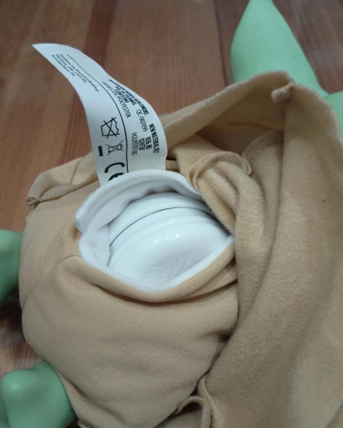 Star Wars The Mandalorian - Figurine Electronique The Child Bébé Yoda de 20 cm - photo numéro 3