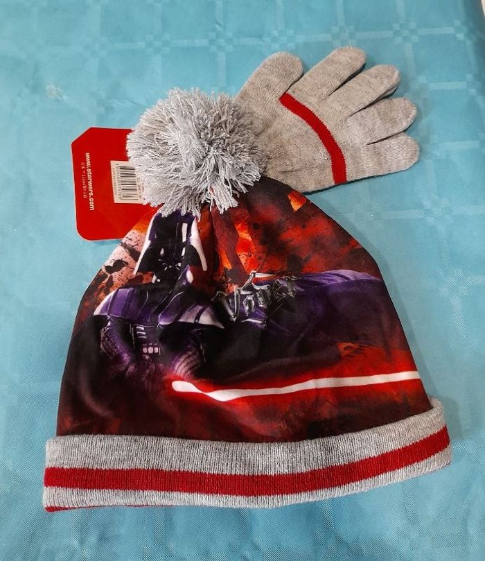 BONNET + GANTS ROUGE ET GRIS Star Wars T52 Neufs avec étiquette