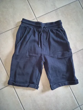 Short tape à l'œil