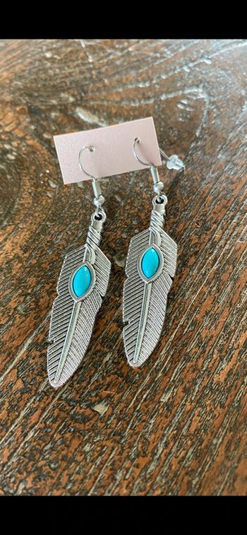 Magnifique paire de boucles d’oreilles avec plumes et turquoise