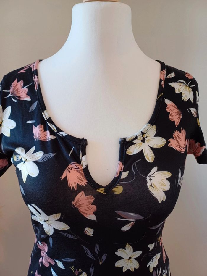 Robe noire moulante fleurie Shein taille M 38 - photo numéro 3