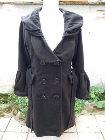 Manteau très féminin marron