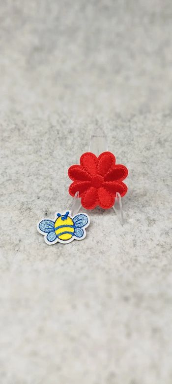 🍄 lot de deux écussons fleur et abeille