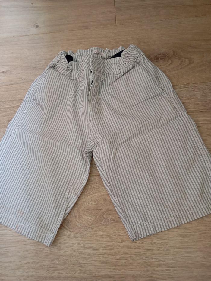 Short 8 ans garçon très bon état