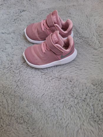 Basket nike bébé fille taille 19.5
