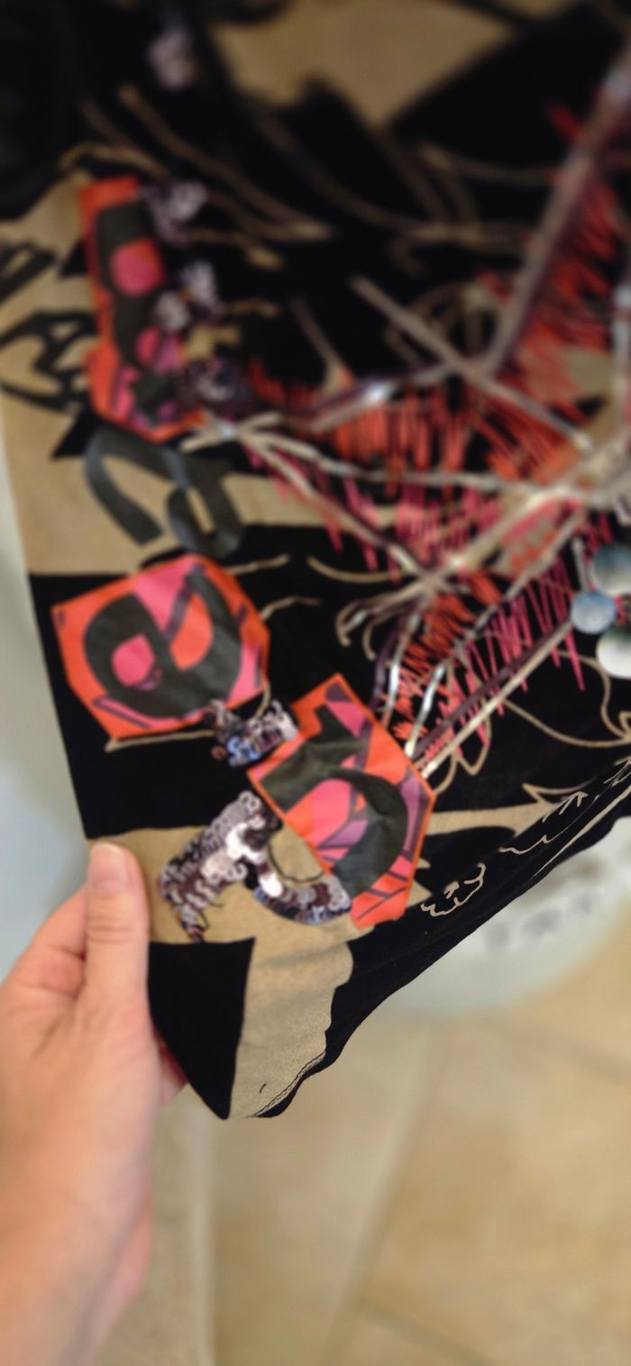 Jupe Desigual T.36/38 – coupe asymétrique – noir & beige motifs bijoux – style bohème chicl - photo numéro 3