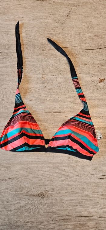 Haut de bikini neuf, mais sans étiquette, Oxylane, taille 95 C