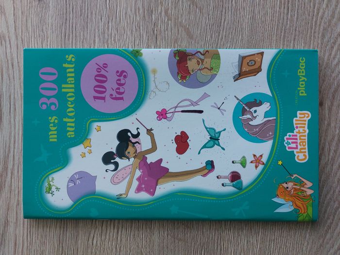 Livre d'autocollants Lili Chantilly mes 300 stickers 100% fées