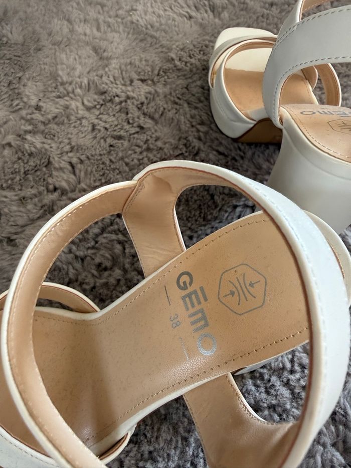 Chaussure blanche - photo numéro 2