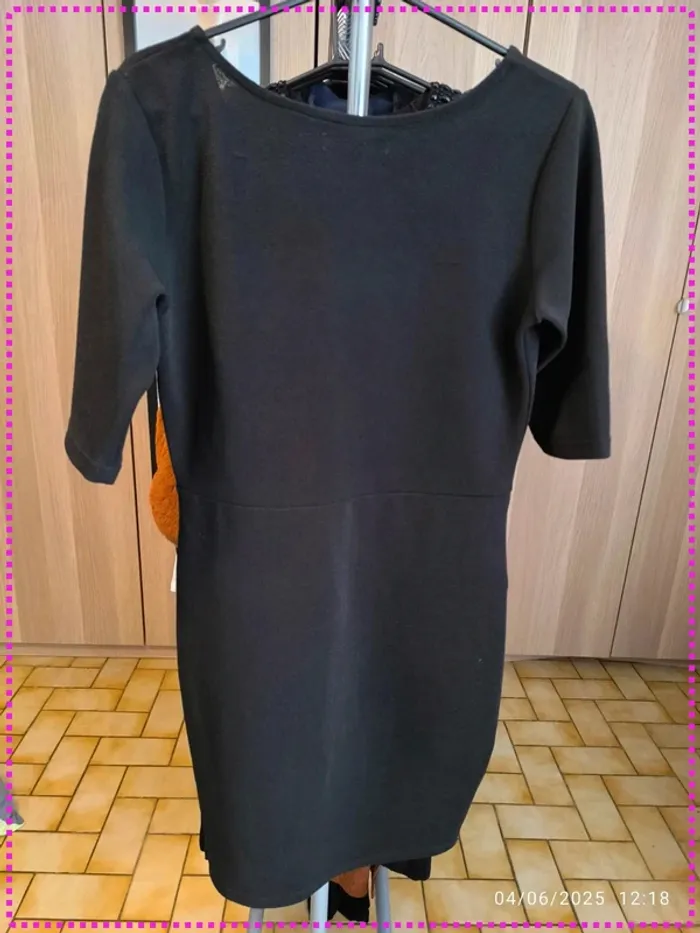 Robe noire moulante - photo numéro 4